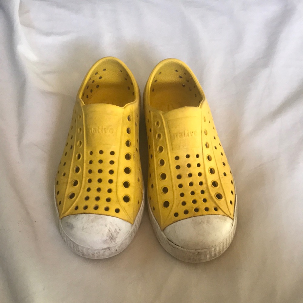 Kids Native Water Shoes sz 11 yellow